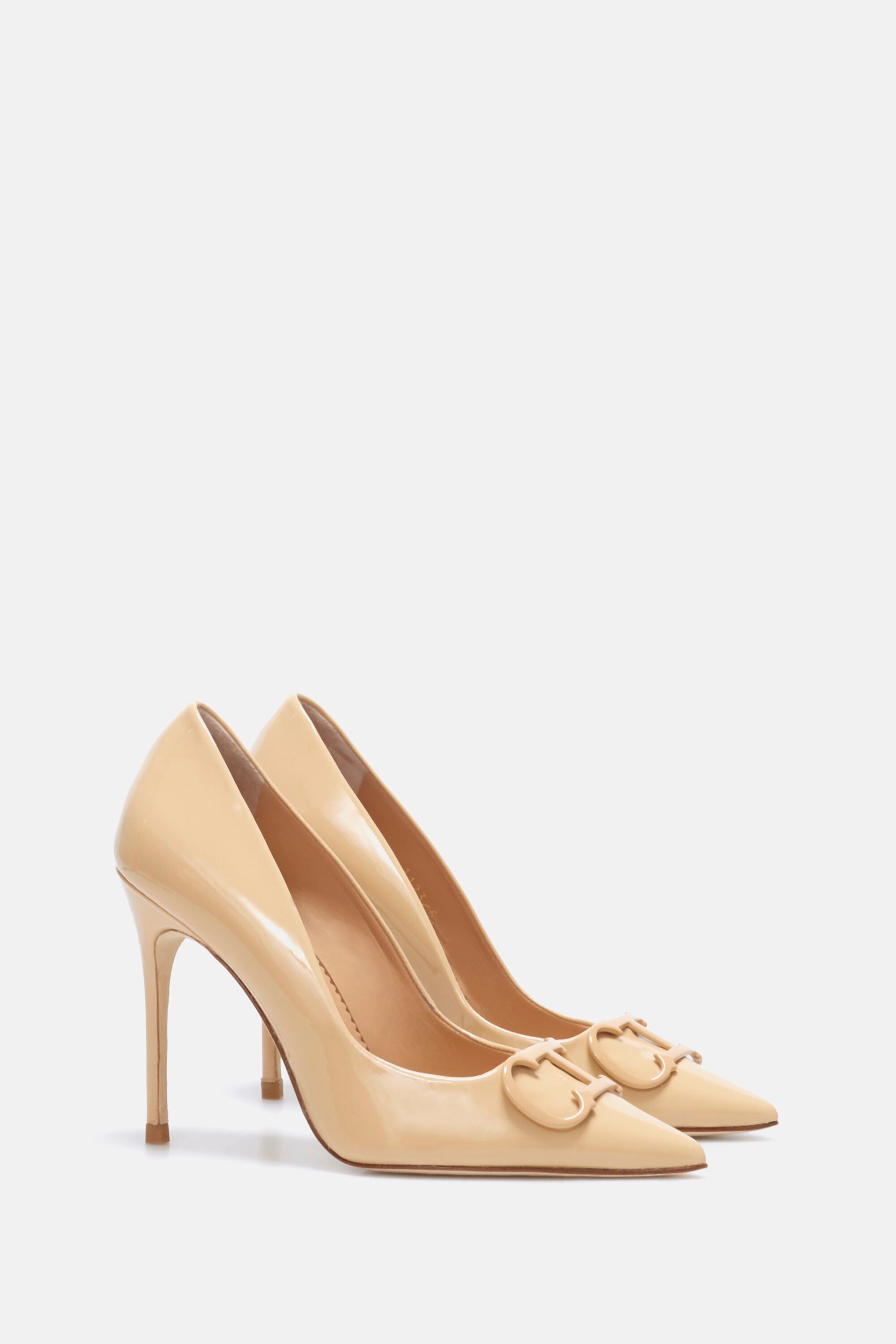HEART MOTIF POINTED TOE PUMPS