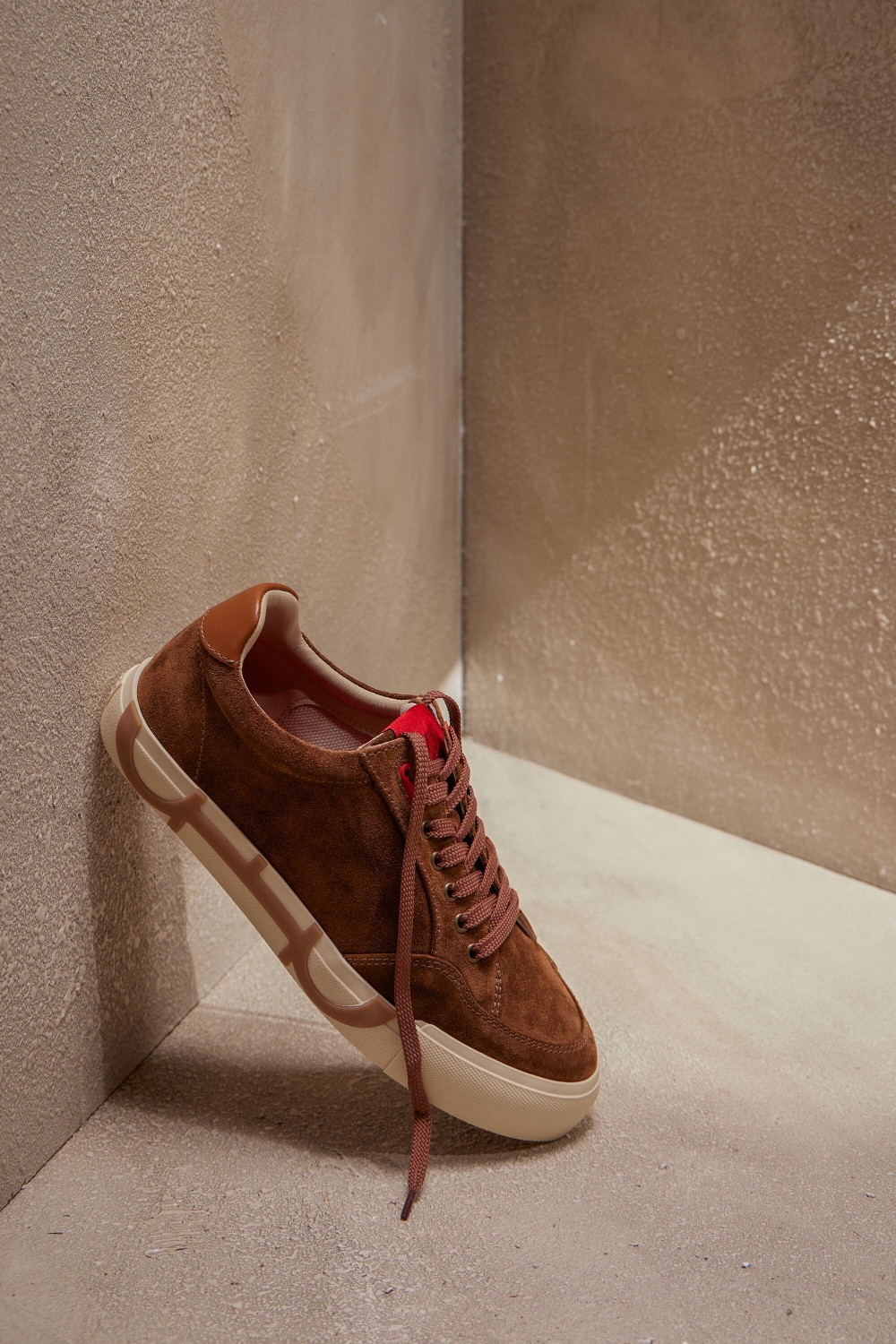 DOMA INSIGNIA SUEDE SNEAKERS