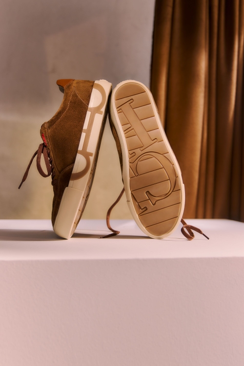 DOMA INSIGNIA SUEDE SNEAKERS