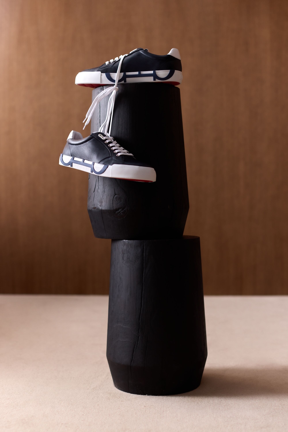DOMA INSIGNIA LEATHER SNEAKERS