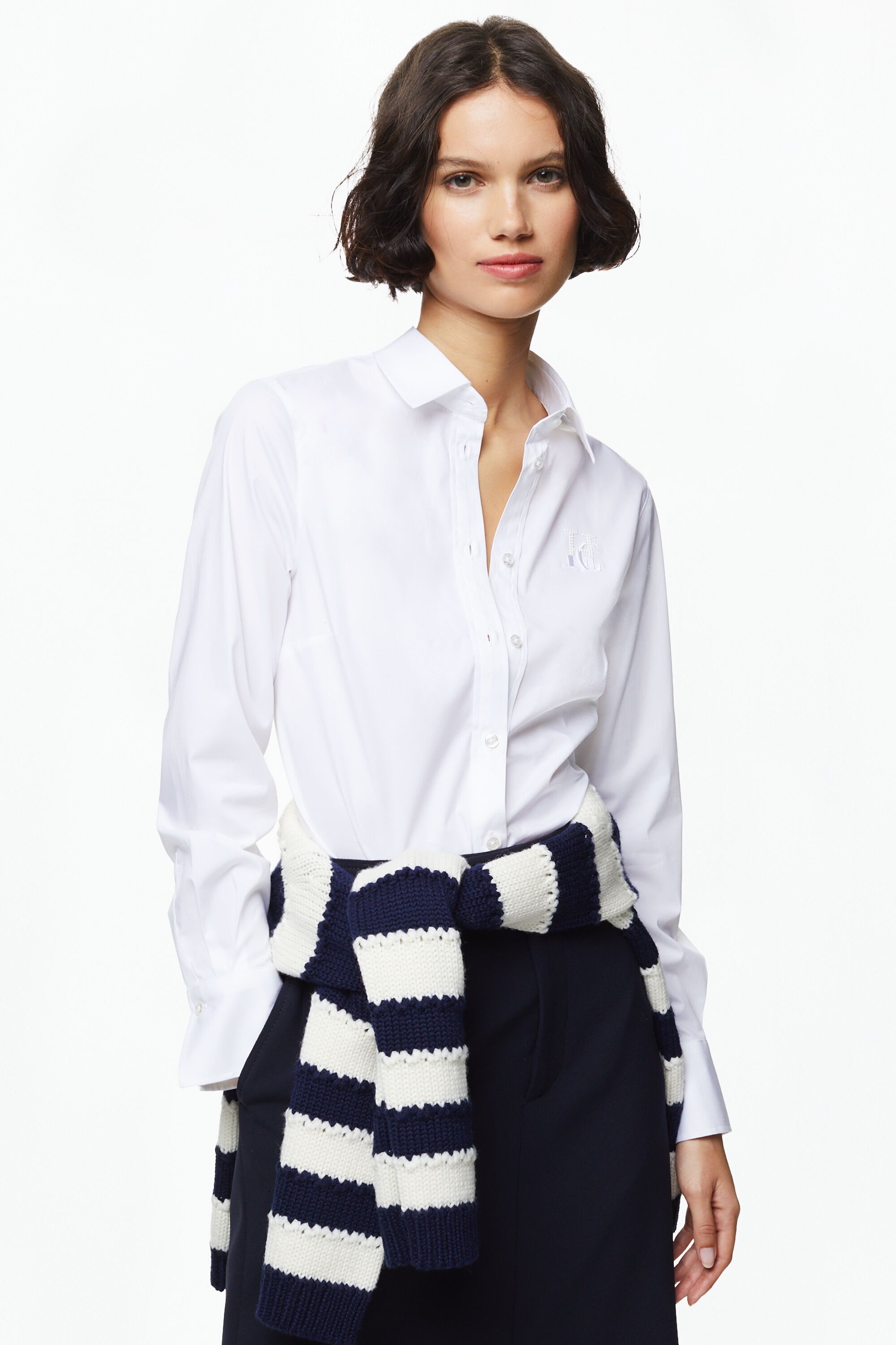 Poplin fitted shirt with embroidery