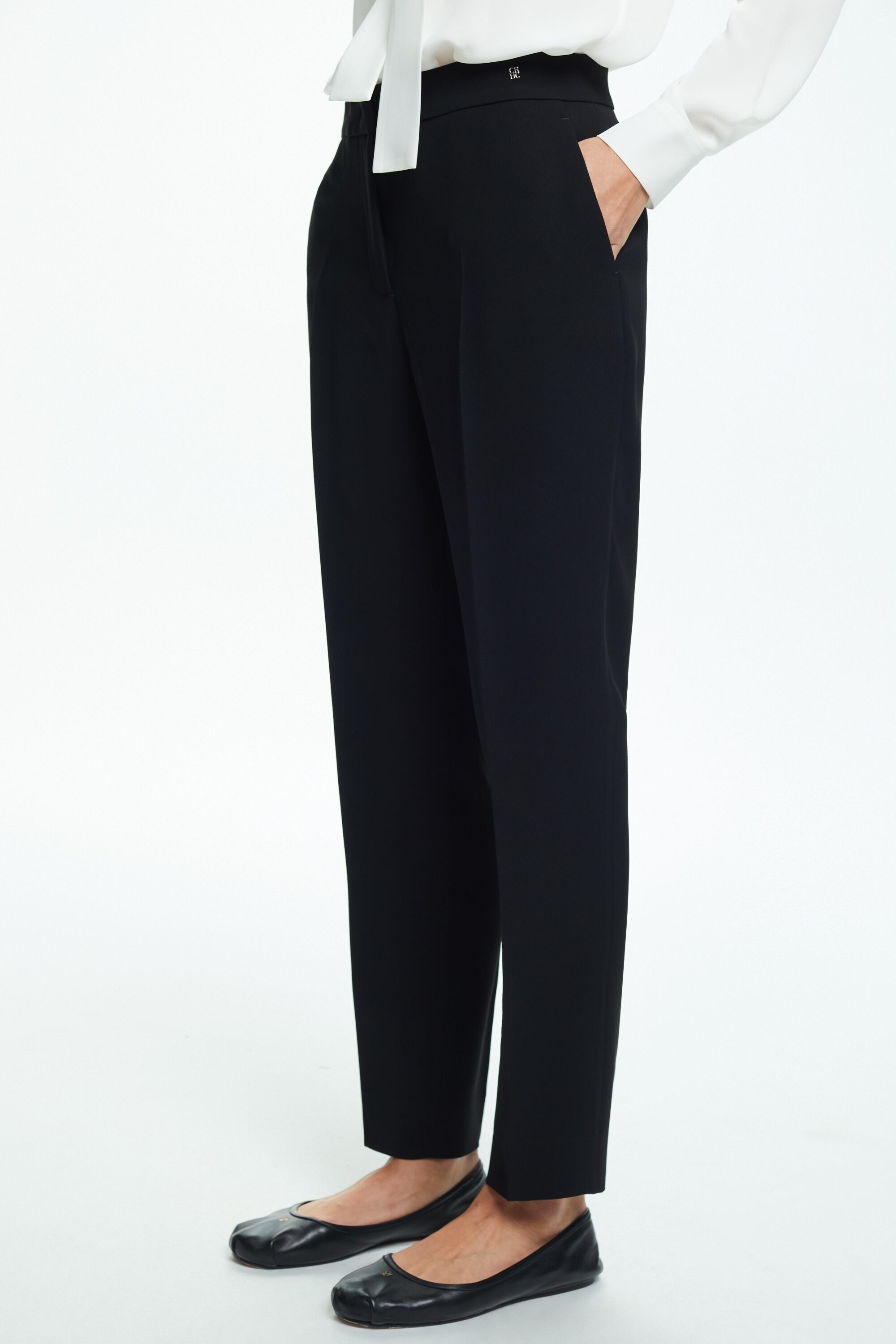 Crepe slim-leg pants