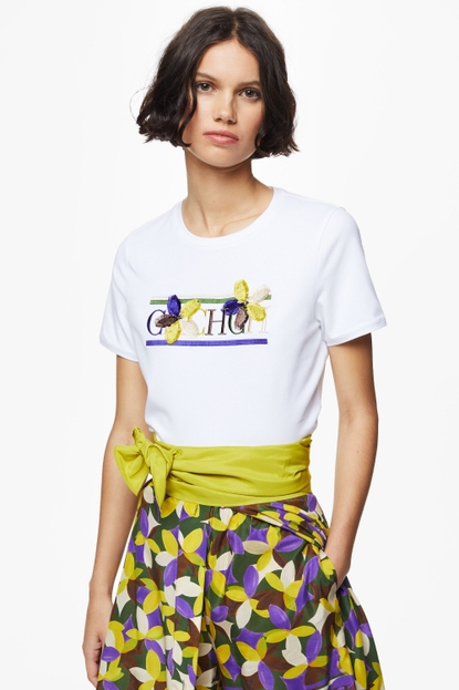 Camiseta CH con flores bordadas
