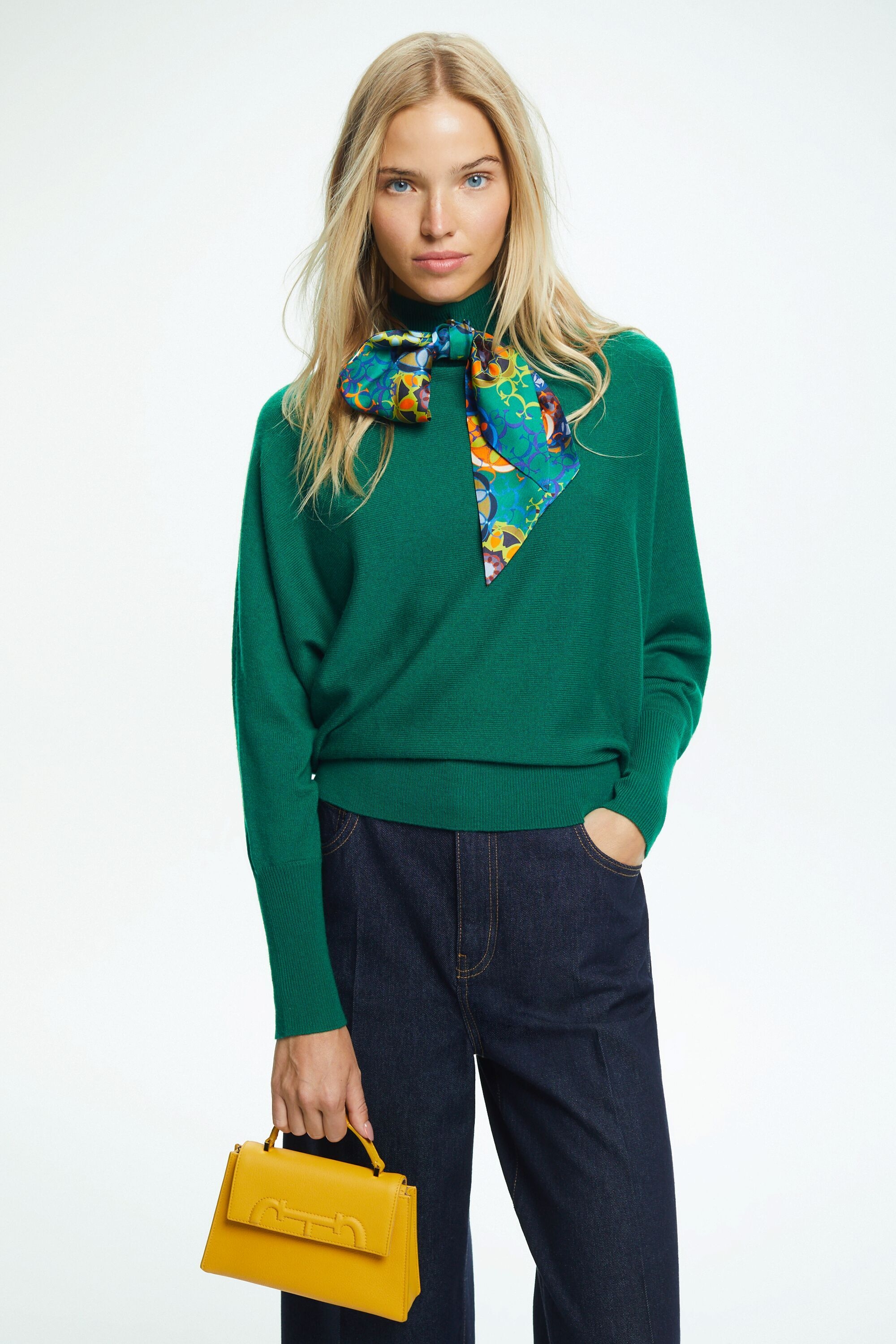 Wool and cashmere sweater with bow
