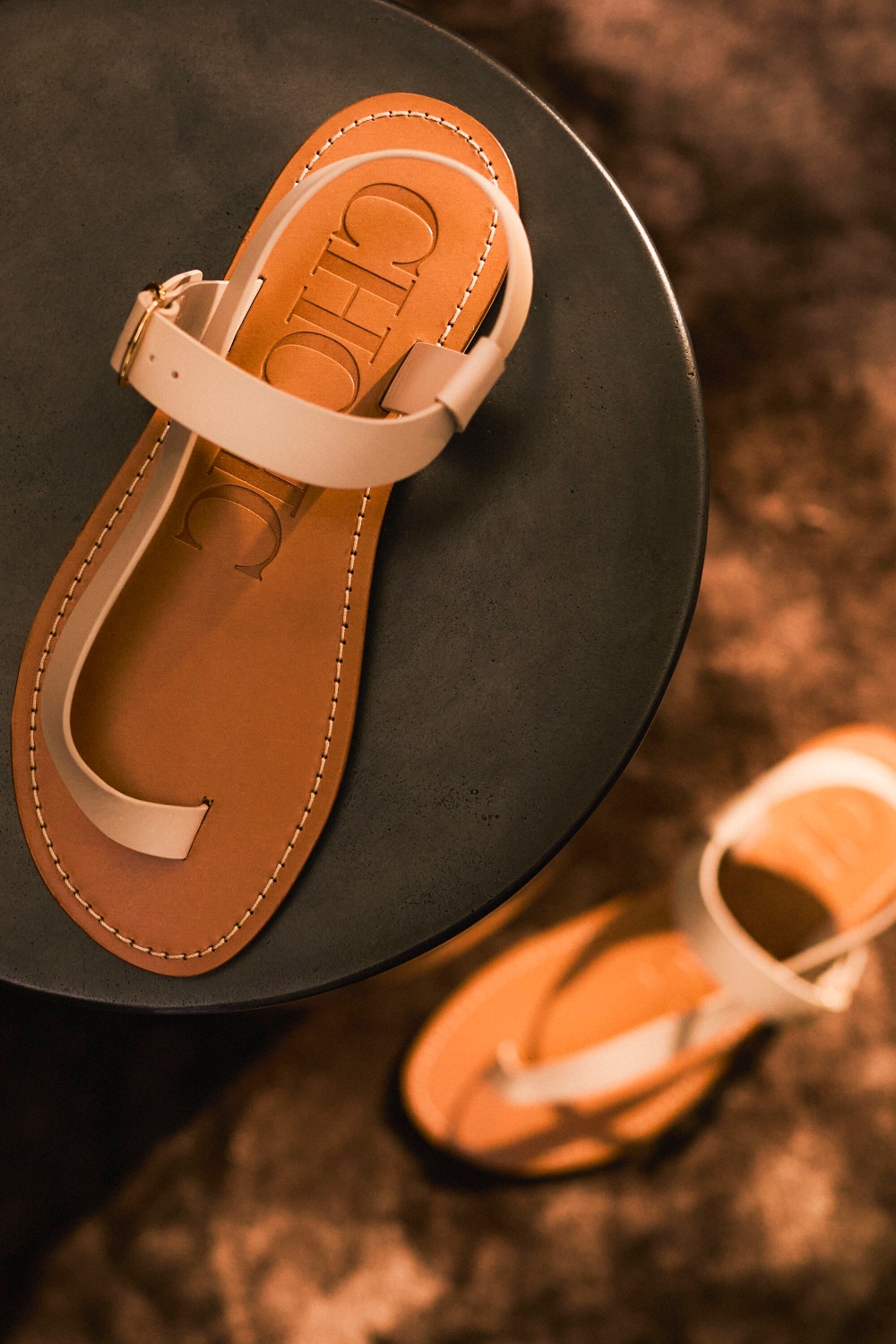 CHARNELA INSIGNIA SANDALIA PLANA DE PIEL