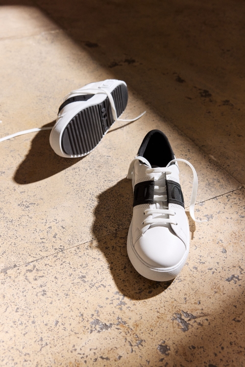 SNEAKER DE PIEL CON CINTA CH