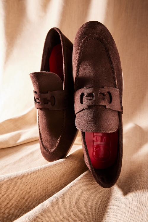 DOMA INSIGNIA CUT OUT SUEDE LOAFERS