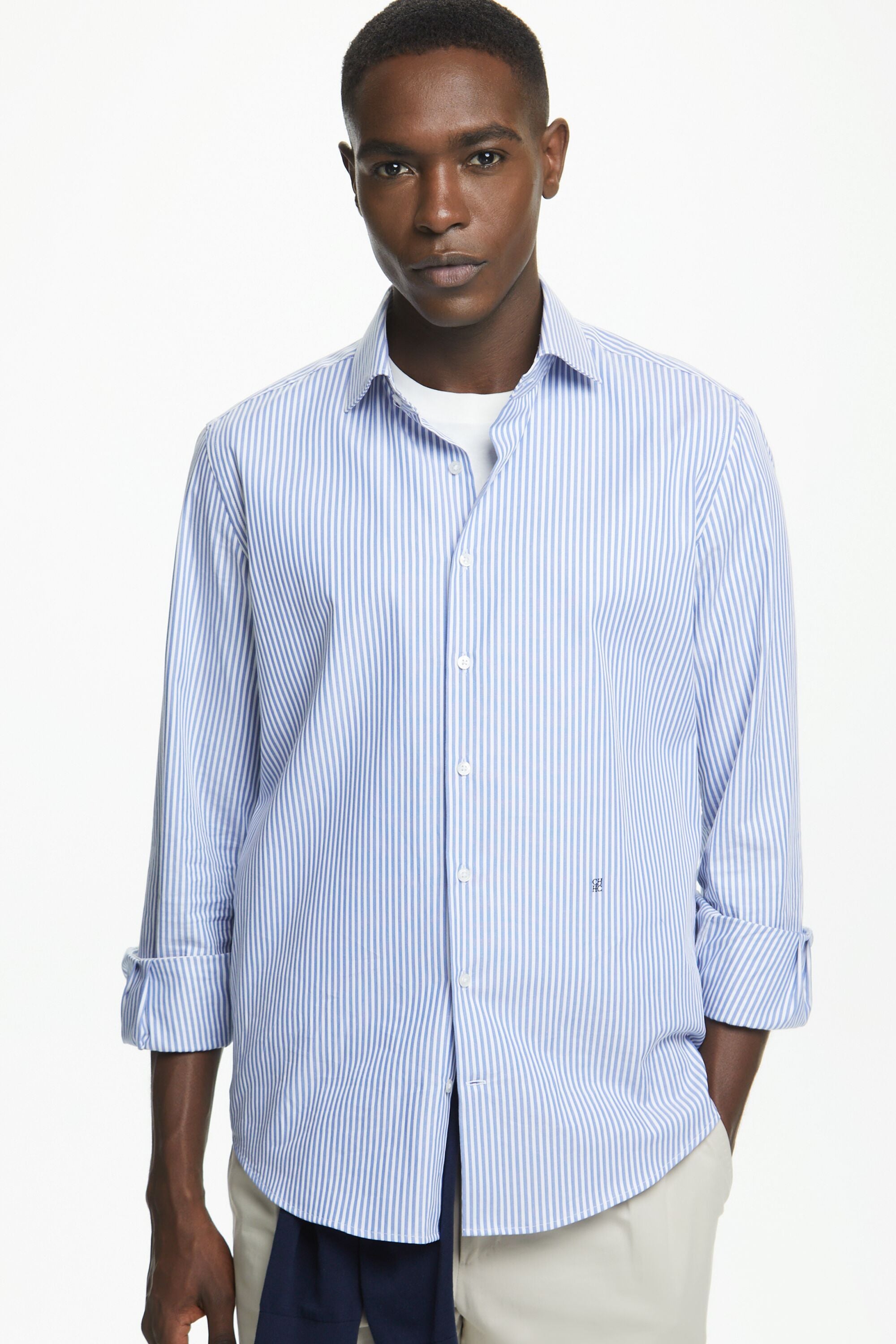 Camisa de Oxford de rayas cuello italiano blanco azul CH Carolina Herrera Chile