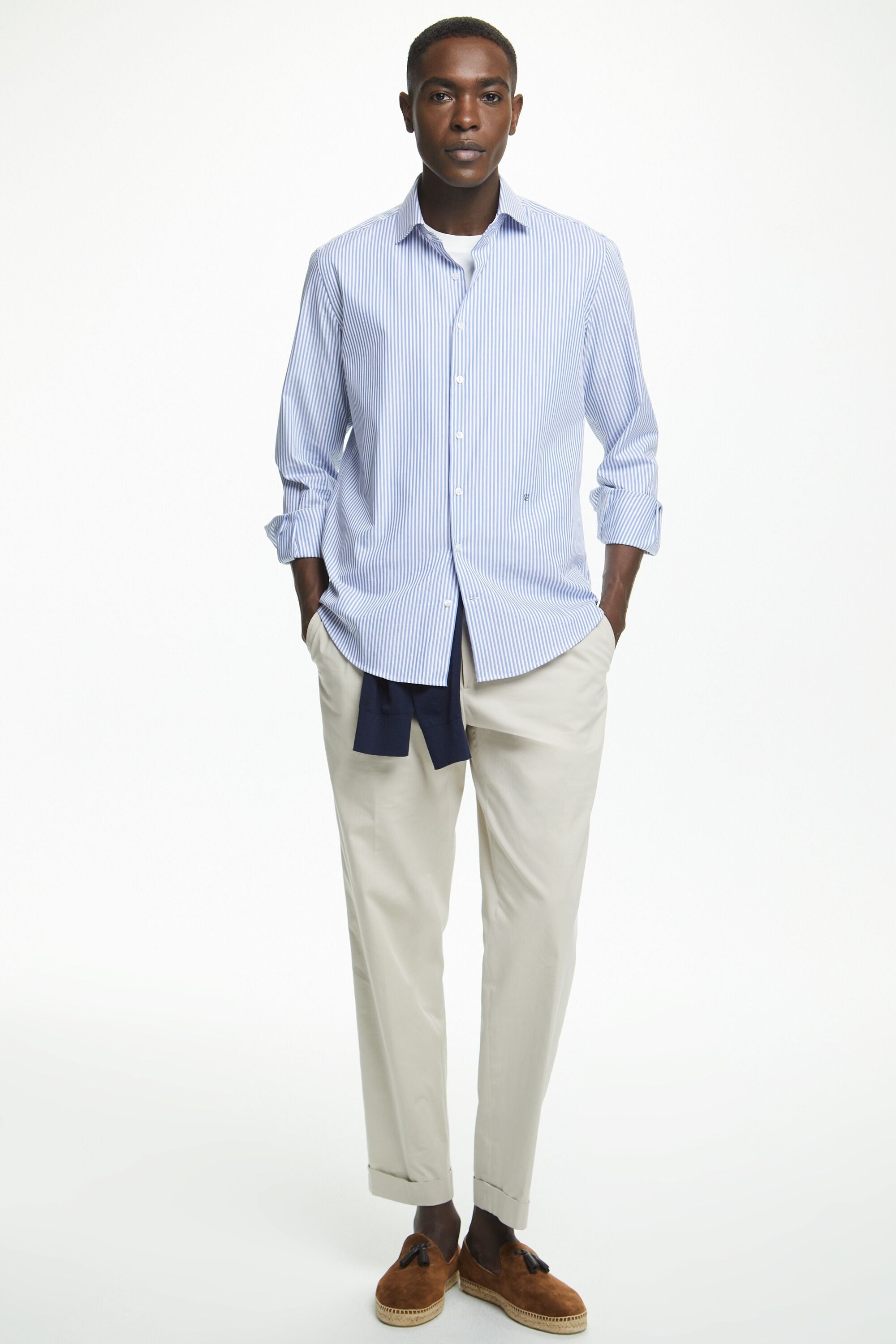 Camisa de Oxford de rayas cuello italiano blanco azul CH Carolina Herrera Chile