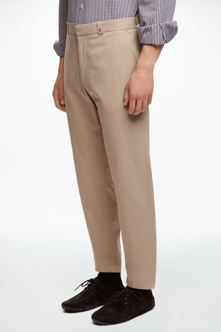 Pantalón Chino Regular Fit de Microsarga de Algodón