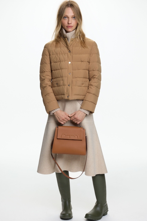 CHAQUETA RECTA DE NYLON ACOLCHADO CON PLUMAS