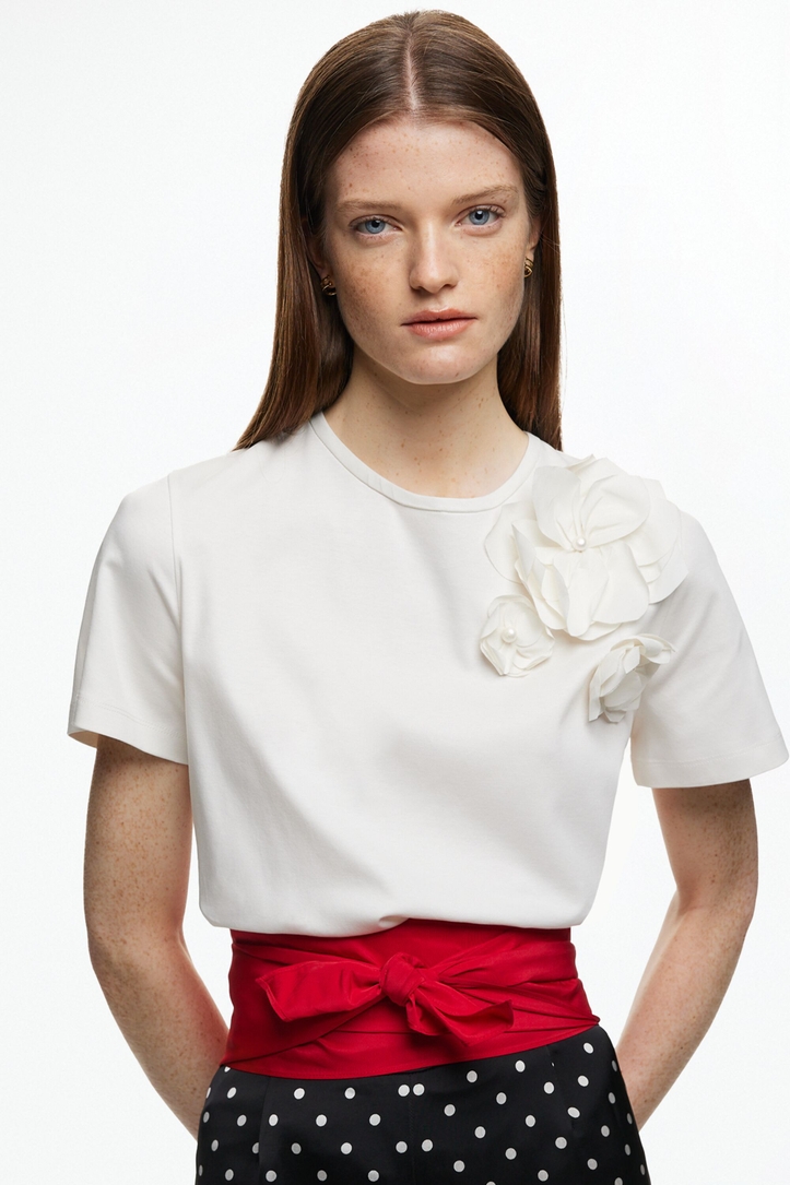 CH t-shirt with taffeta flowers