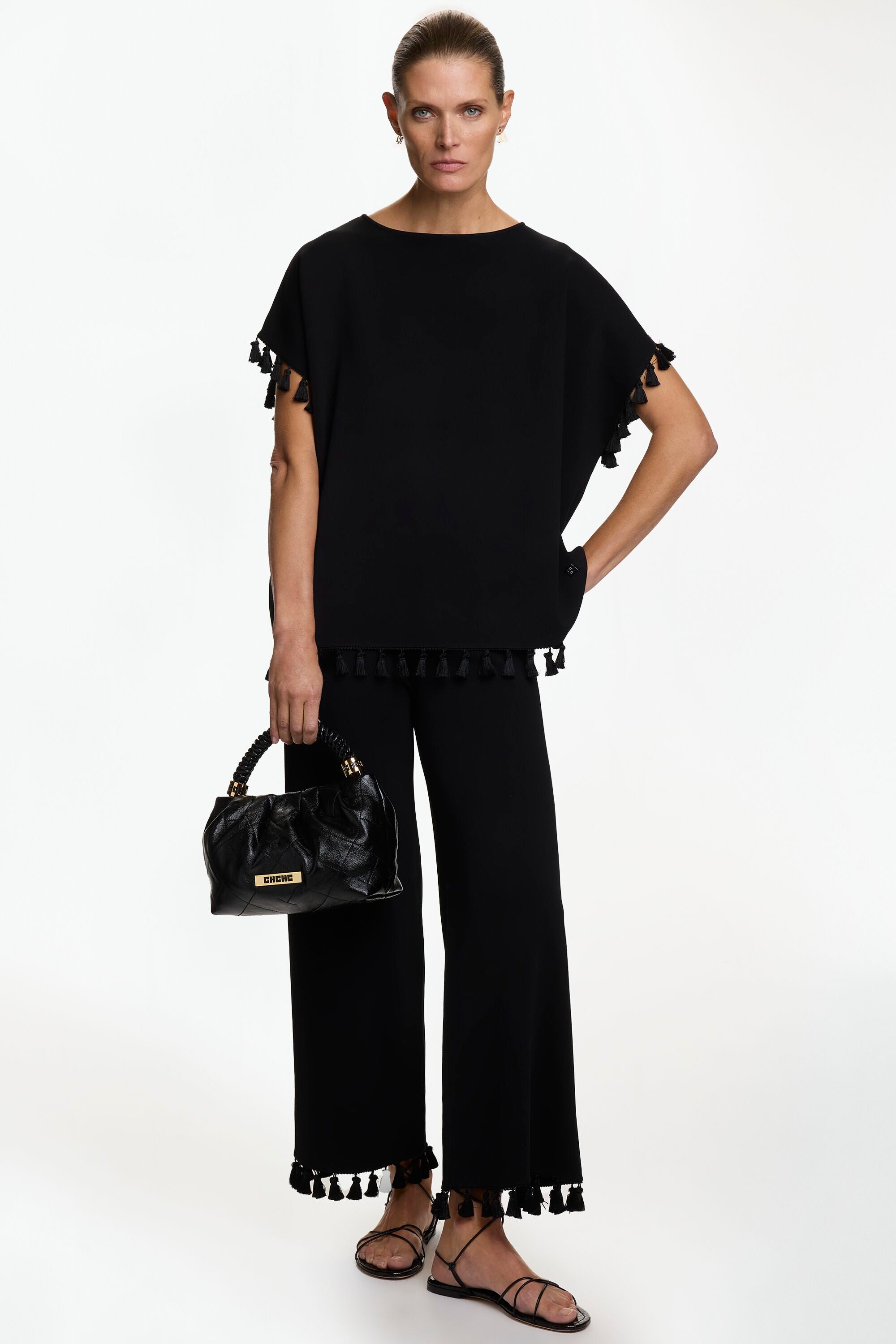 パンツ VERSACE Women Straight Pants 1016403 1A120371B000 BLACK VERSACE JEANS COUTURE | Black Women's Denim Pants | YOOX