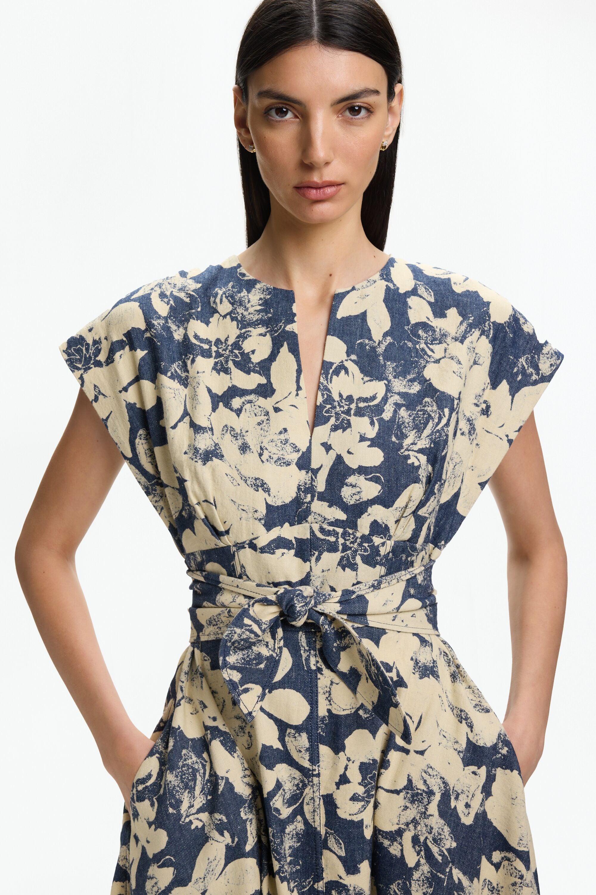 CAROLINA HERRERA - 【新品未使用】CAROLINAHERRERAトップス Carolina Herrera Ruffled Top | Brown | FARFETCH