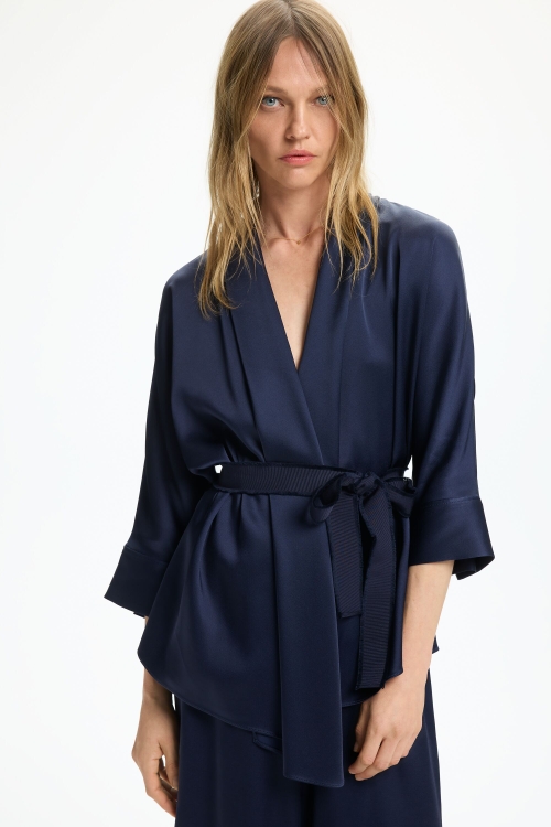 TOP CRUZADO OVERSIZE DE CREPÉ SATINADO