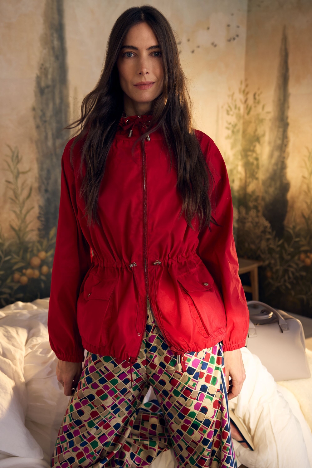 CHAQUETA DE TAFETA CON CAPUCHA