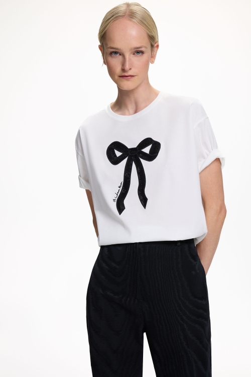 CAMISETA CON LAZO Y LENTEJUELAS