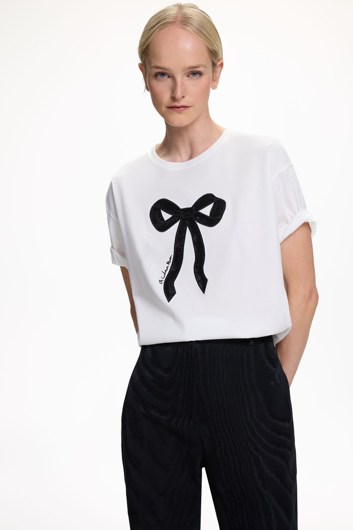 Camiseta con Lazo y Lentejuelas