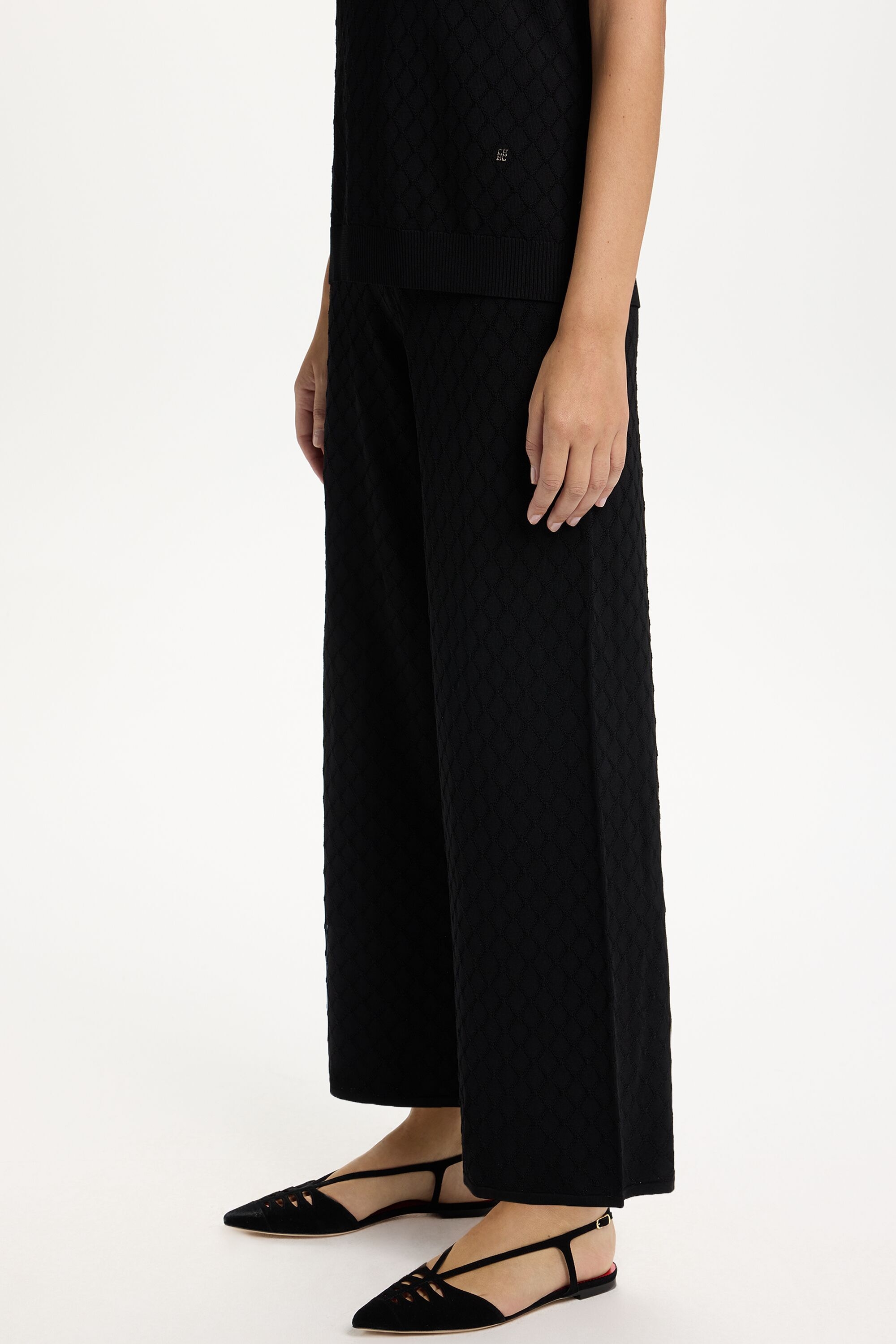 Diamond-Textured Knit Straight-Leg Pants