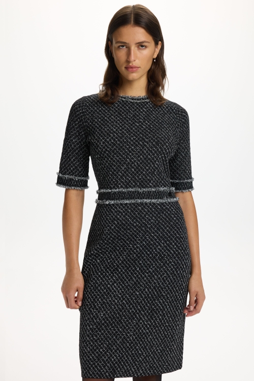 VESTIDO ENTALLADO DE PUNTO JACQUARD DESFLECADO