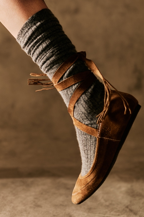 PONCHO SUEDE BALLET FLATS