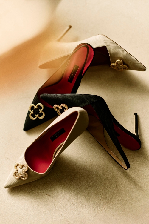 ROYAL 80 SALÓN CON ROSETTA INSIGNIA