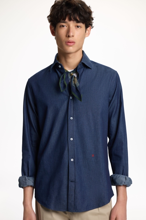 CAMISA DE DENIM CON CUELLO ITALIANO