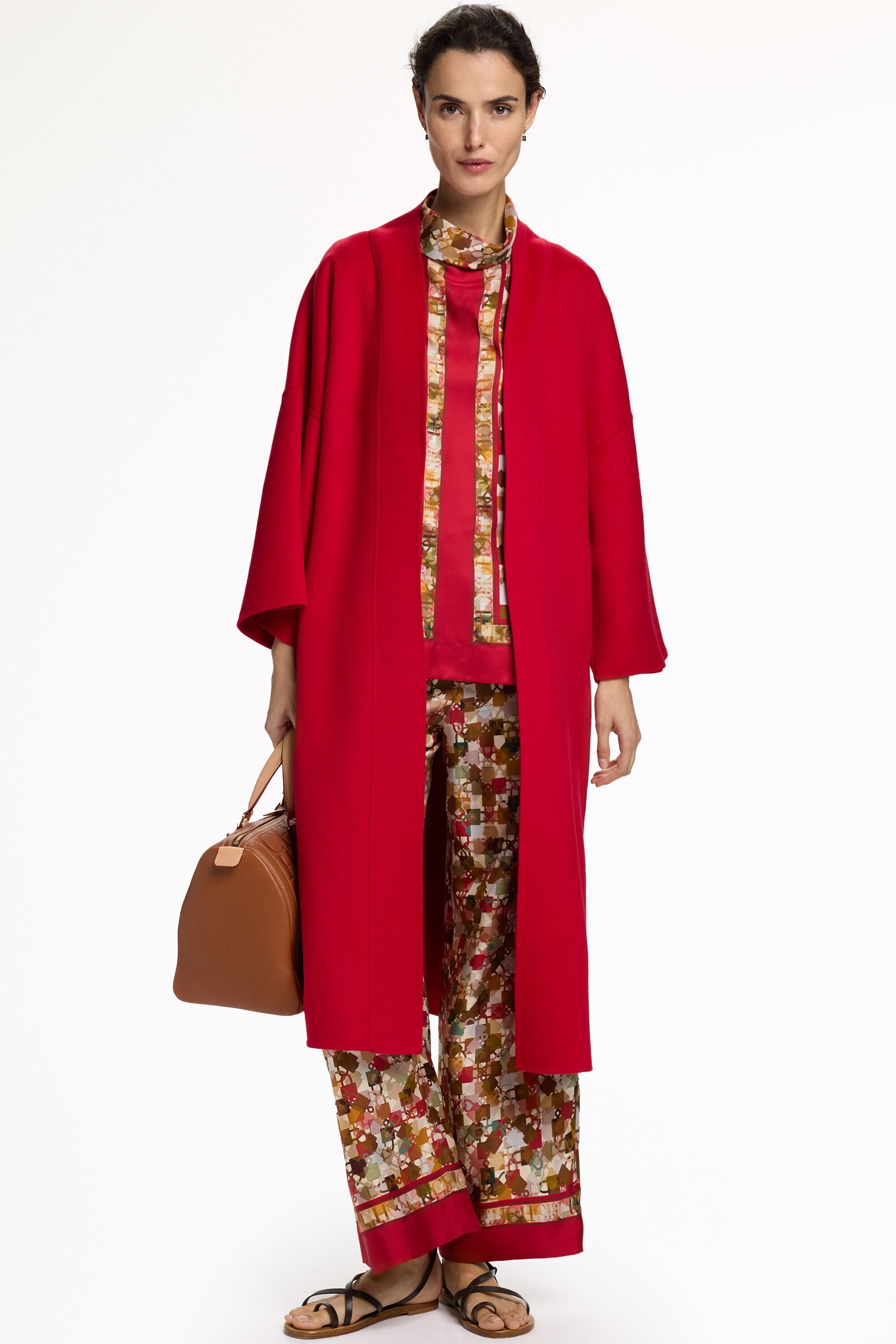 abrigo rojo carolina herrera