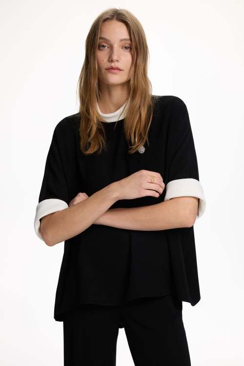 CREPÉ SQUARE TOP WITH JEWEL BUTTON