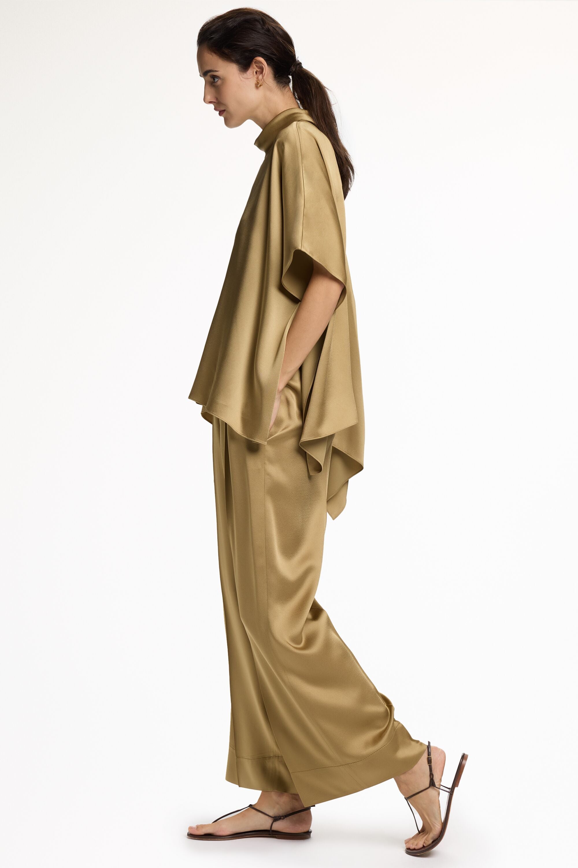 Satin Crepe Oversize Asymmetric Top gold - CH Carolina Herrera