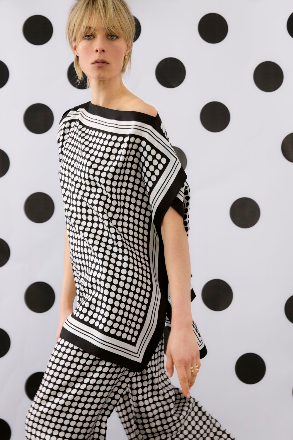 TOP CUADRADO DE TWILL DE SEDA ESTAMPADO LUNARES