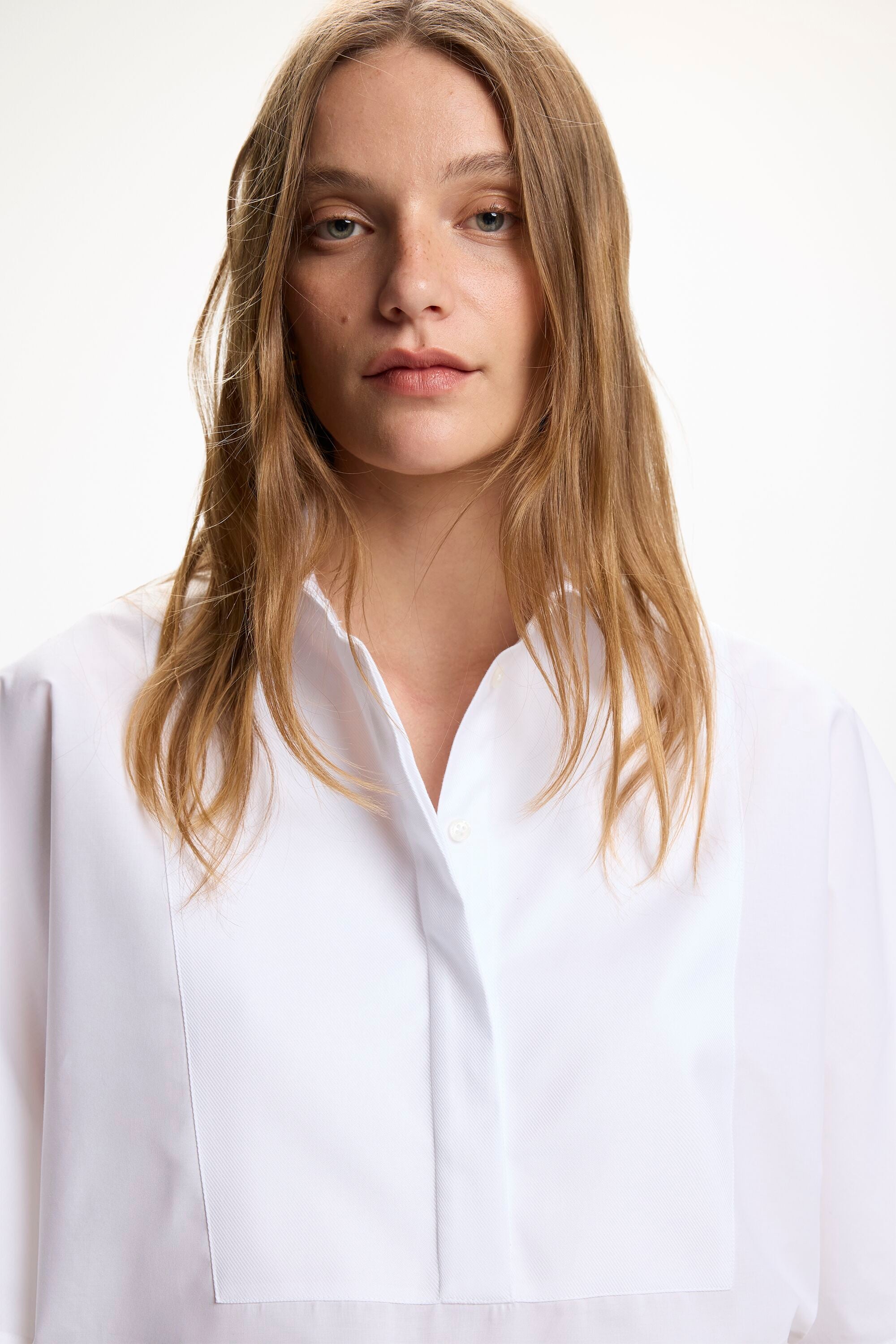 極希少✨CAROLINA HERRERA 現行 ホワイトコットンボタンシャツ Poplin Oversize White Shirt with Twill Chest white - CH Carolina