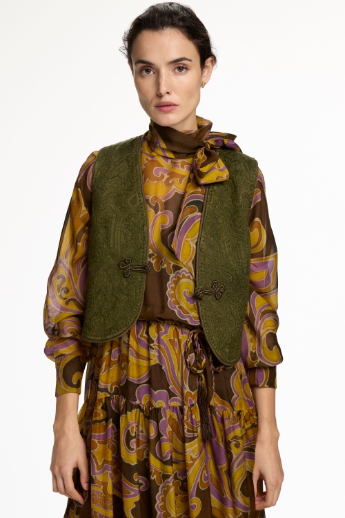 JACQUARD SHORT VEST WITH DECORATIVE TRIMMING