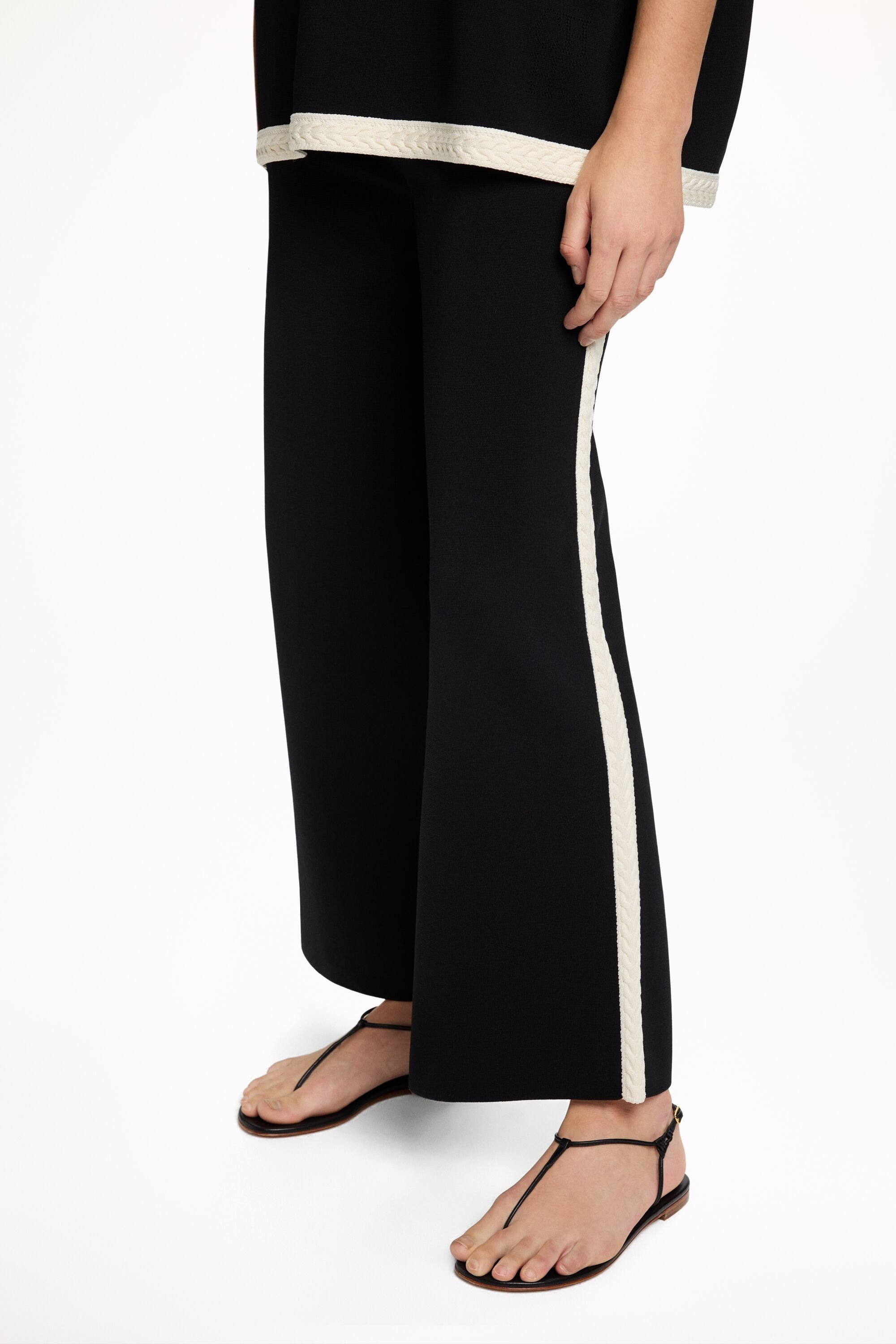 Knit Straight-Leg Pants with Eight-Shaped Pattern