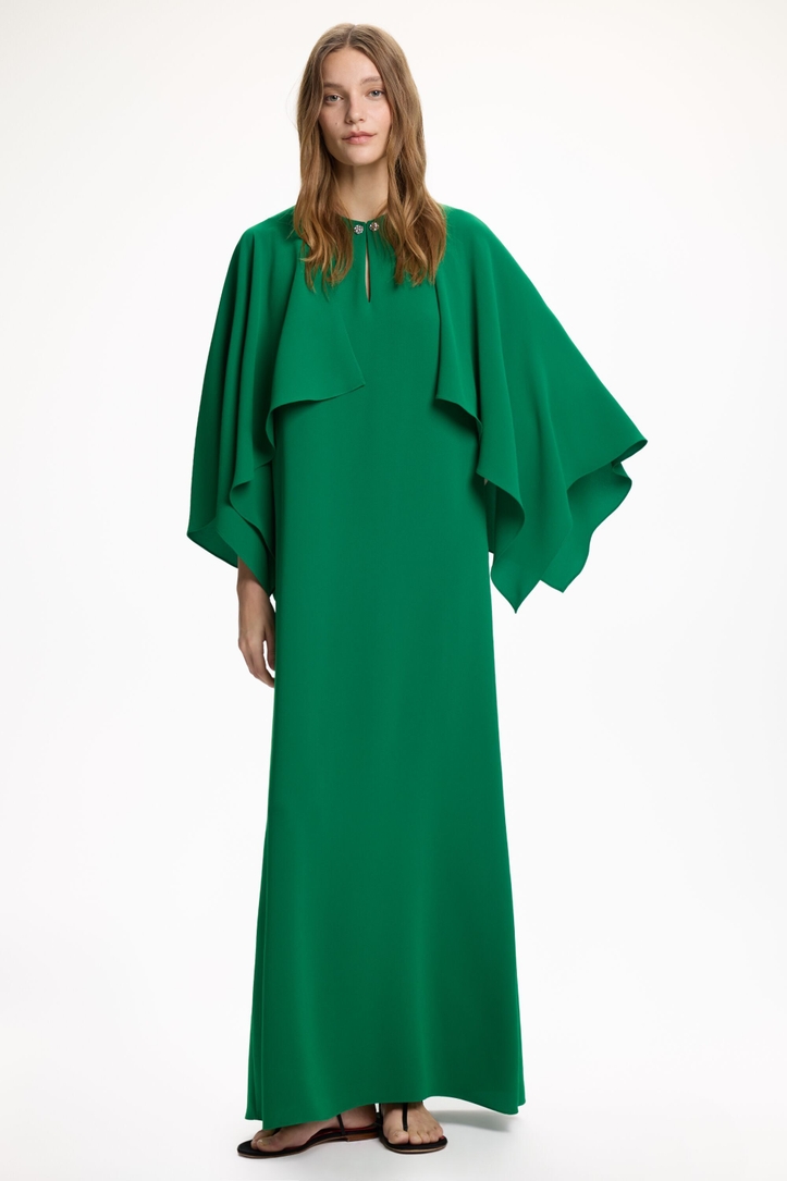 Crepé Long Dress with Cape