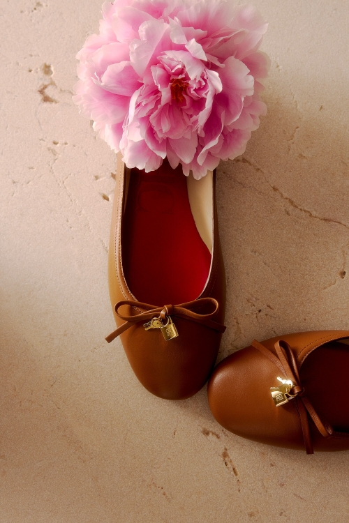 MATRYOSHKA LOCKED LEATHER BALLET FLATS
