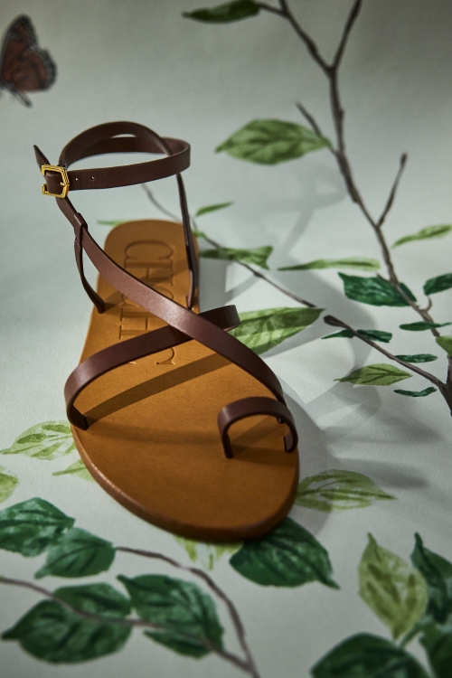 BLASÓN STRAPPY LEATHER FLAT SANDALS