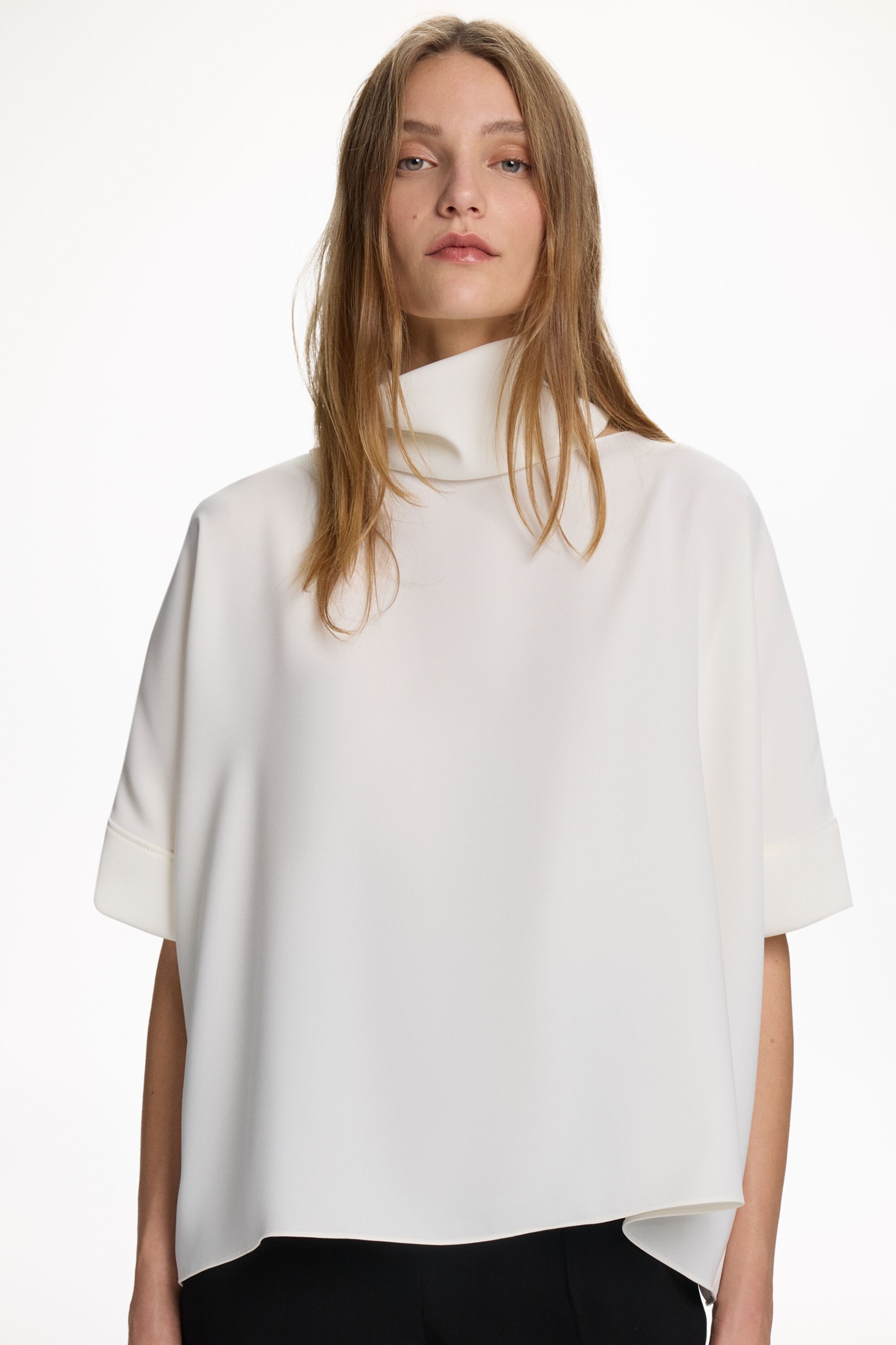 Crepé Square Top with Pearls - IVORY