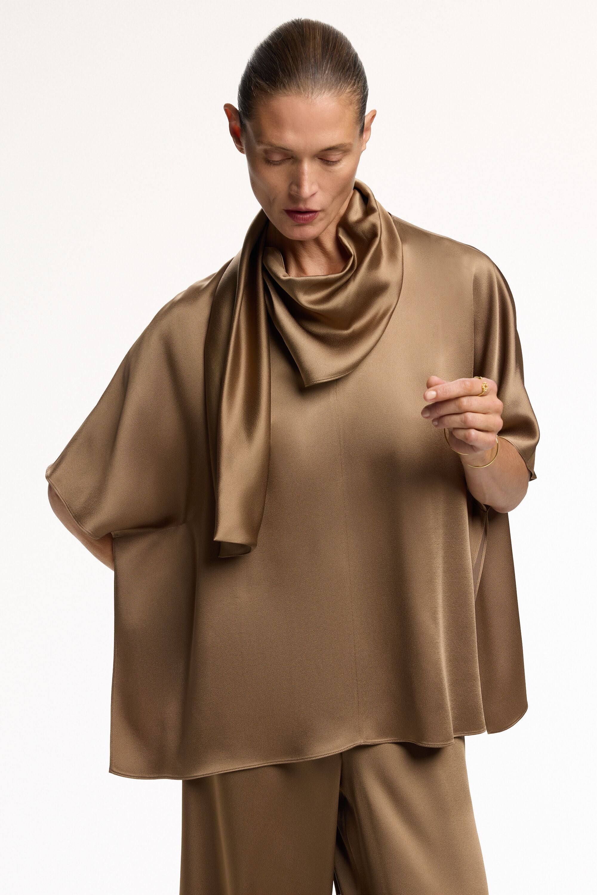 Satin Crepé Oversize Top with Foulard Collar mink - CH Carolina