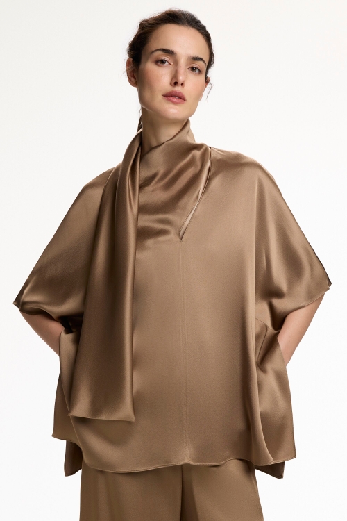 SATIN CREPÉ OVERSIZE TOP WITH FOULARD COLLAR