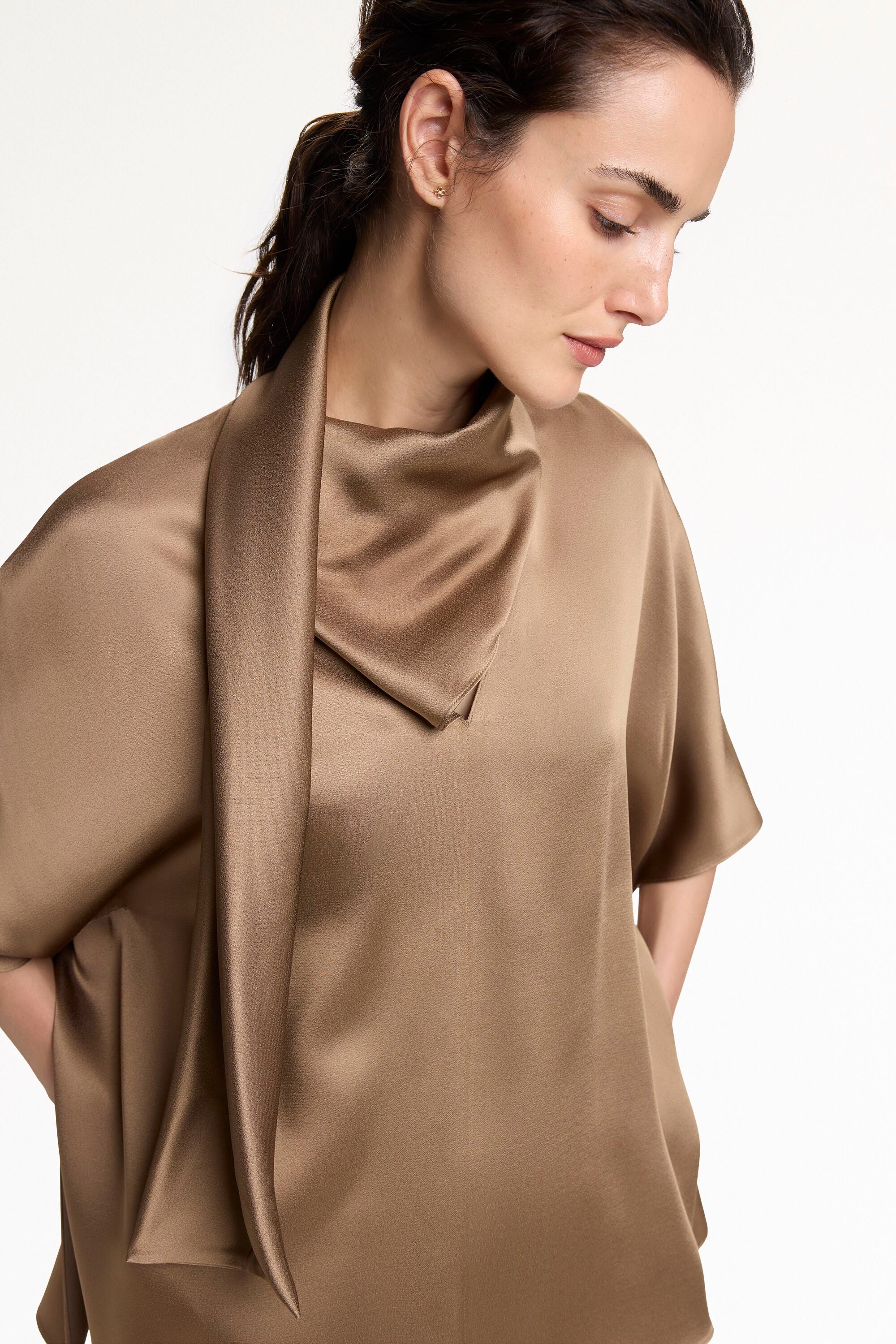 Satin Crepé Oversize Top with Foulard Collar mink - CH Carolina