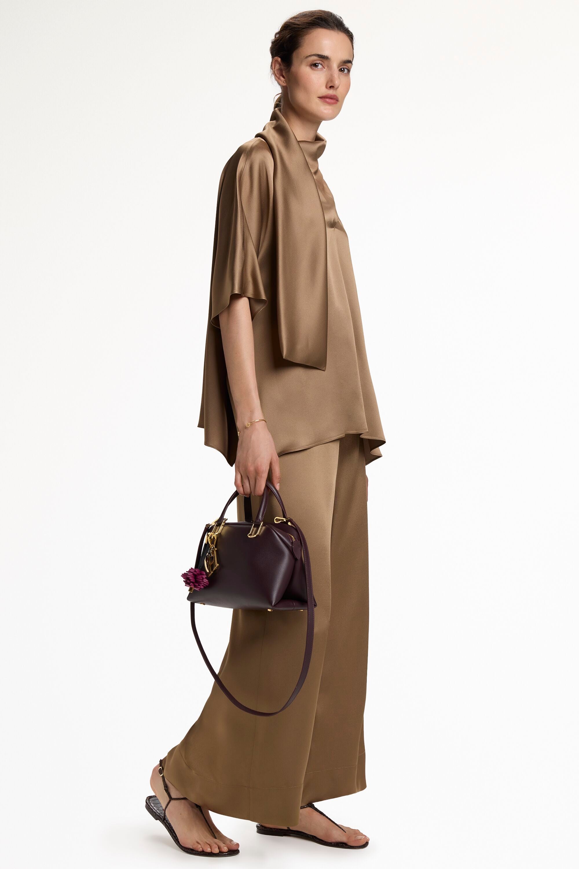 Satin Crepé Oversize Top with Foulard Collar mink - CH Carolina