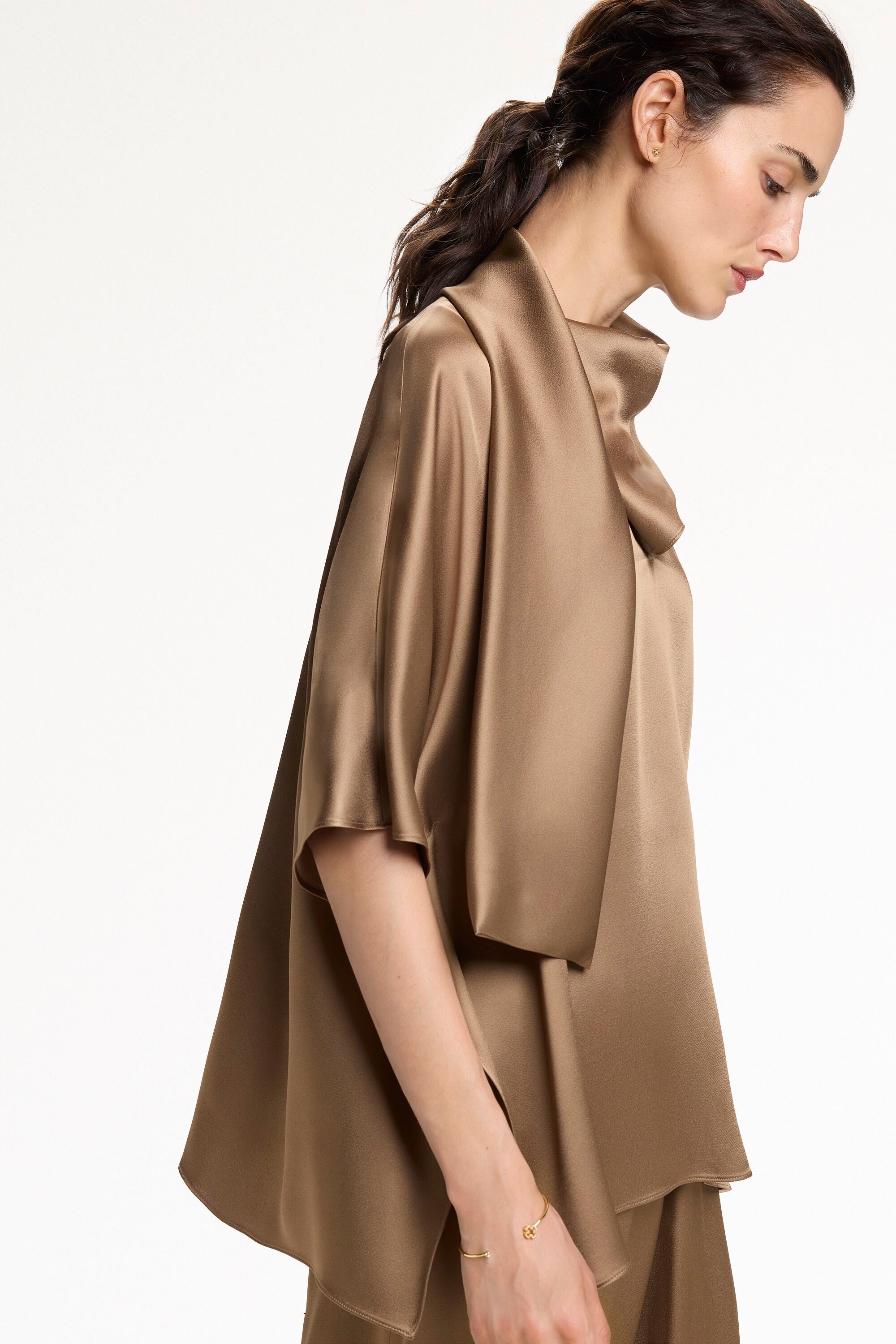Satin Crepé Oversize Top with Foulard Collar mink - CH Carolina