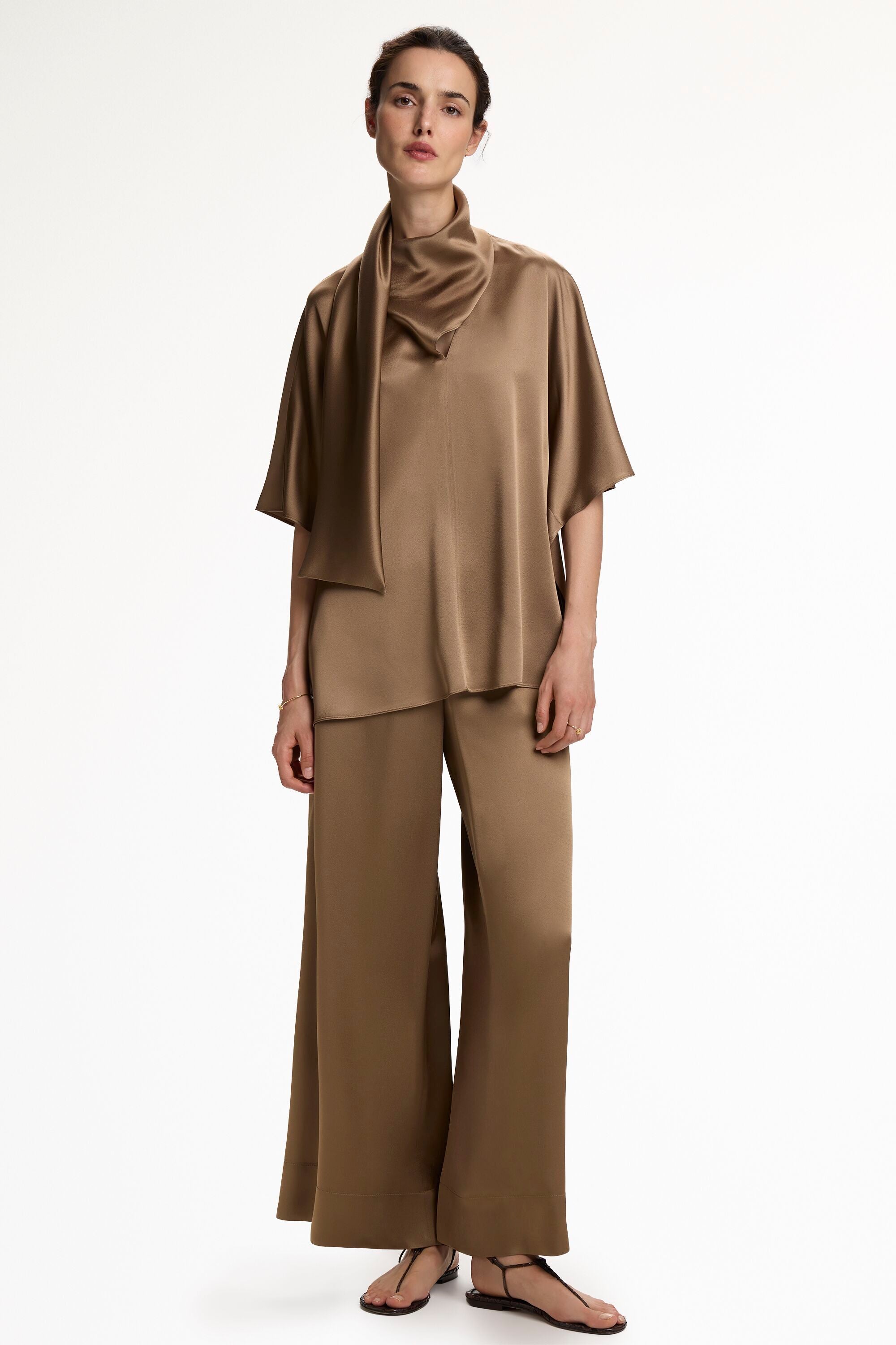 Satin Crepé Oversize Top with Foulard Collar mink - CH Carolina