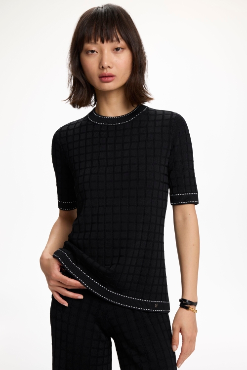 TEXTURED KNIT FITTED TOP