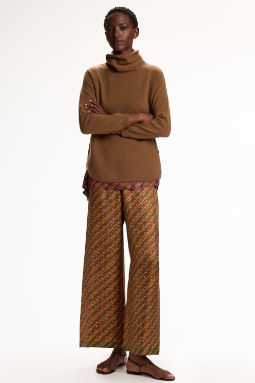 CASHMERE HIGH-COLLAR SWEATER