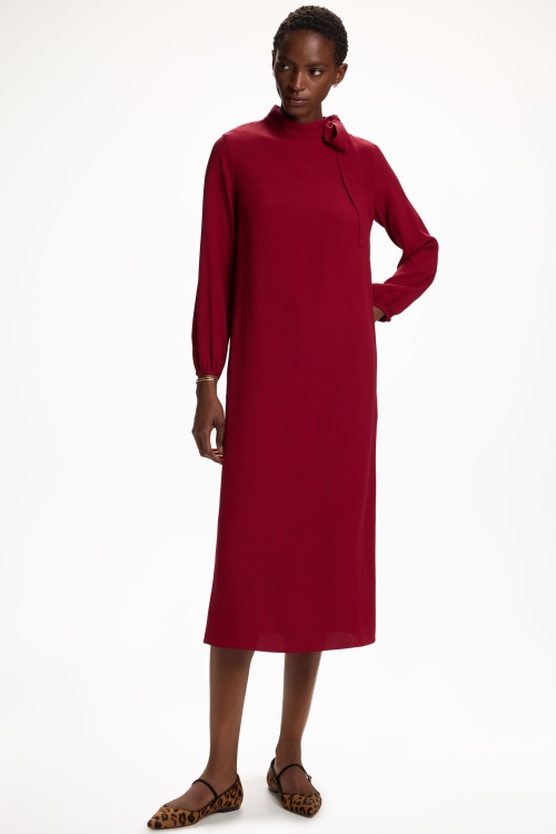 SATIN CREPÉ STRAIGHT-FIT DRESS