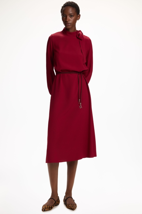 VESTIDO RECTO DE CREPÉ SATÉN