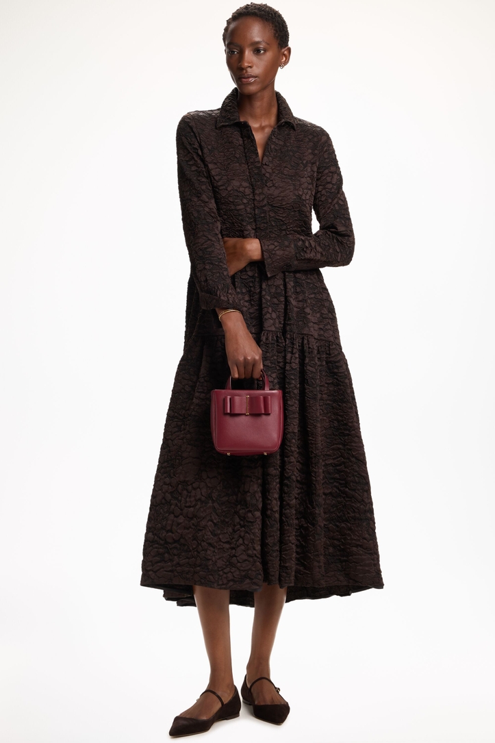 Vestido Camisero de Brocado con Volantes