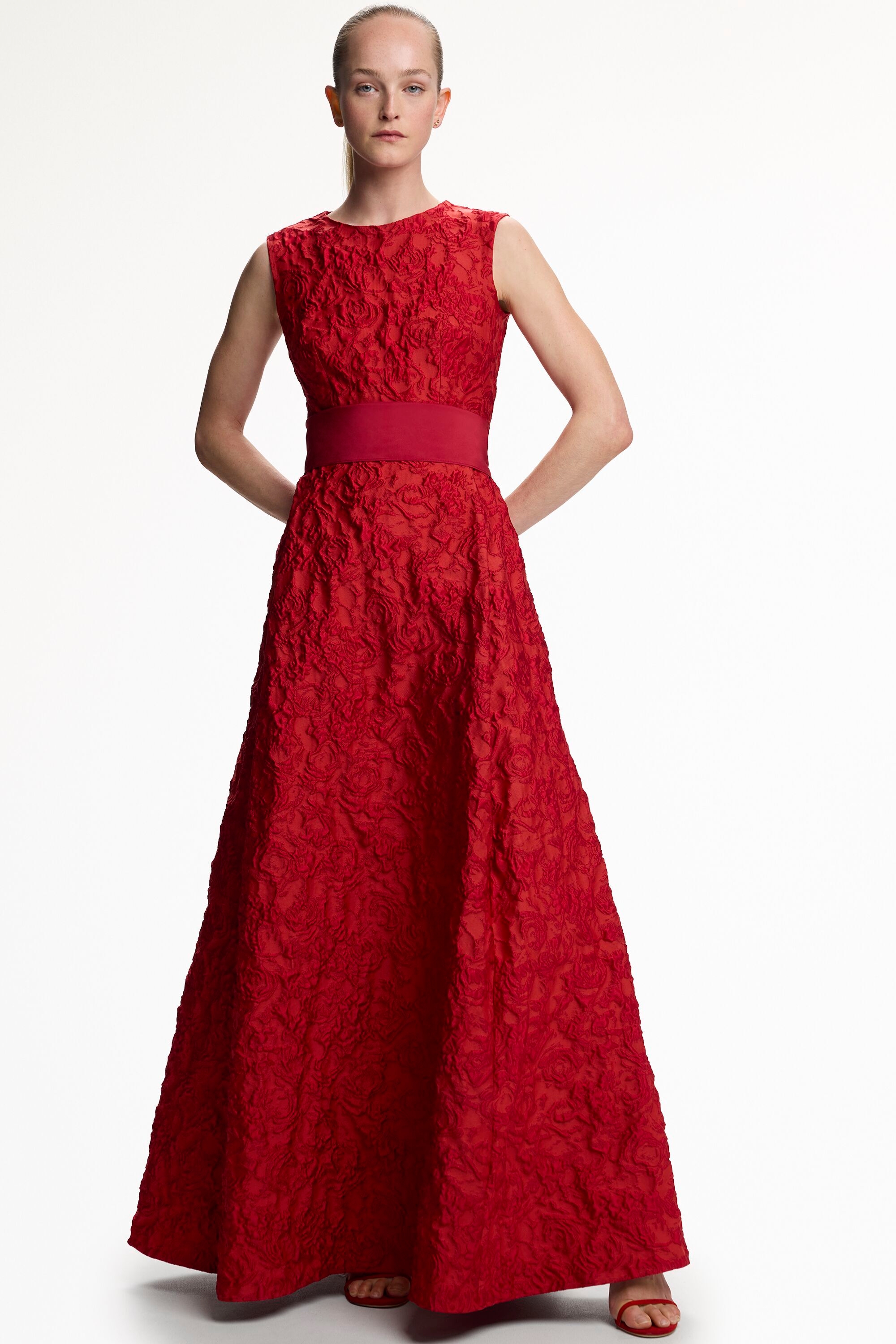 Vestido Largo de Brocado con Fajín